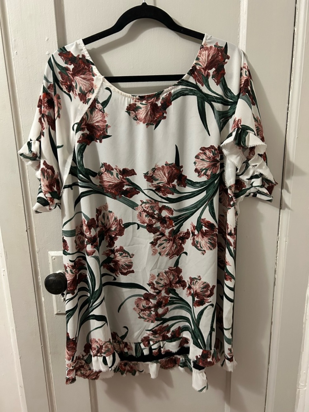 Women’s White Floral Short Sleeve Top with Ruffle Hem